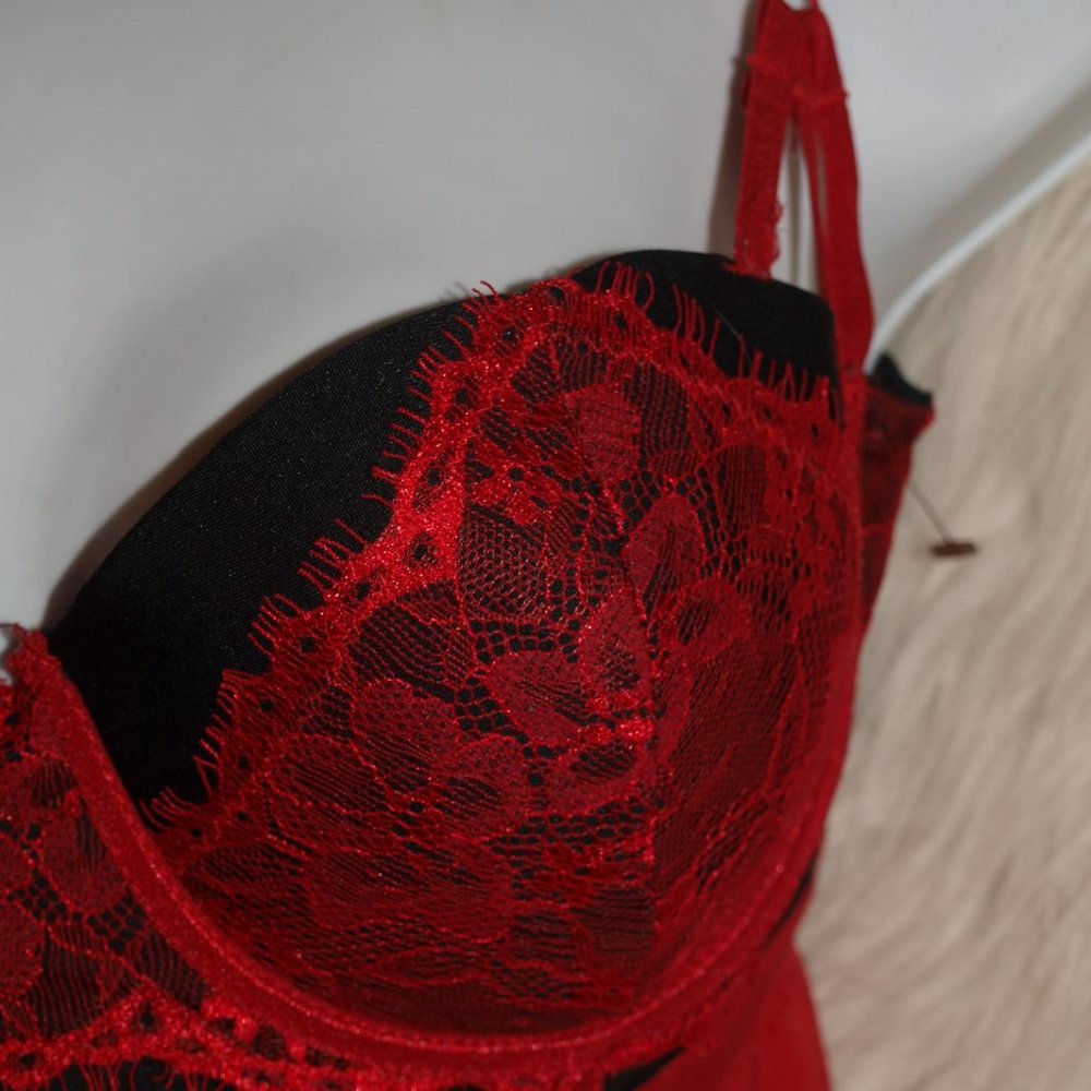 SIZE M LINGERIE Red Sheer BY BODY JEWELS USED FOR PHOTO SHOOT - Picture 3 of 8